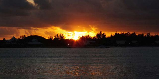 Catamaran sunset cruise in mauritius (3)